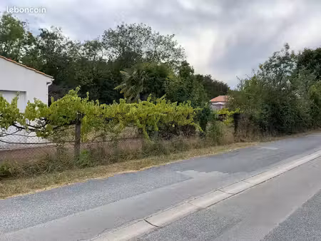 terrain à bâtir de 400 m2 au prix de 80000 à le chateau-d'oleron (17)