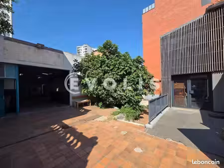 local bureaux 555 m²