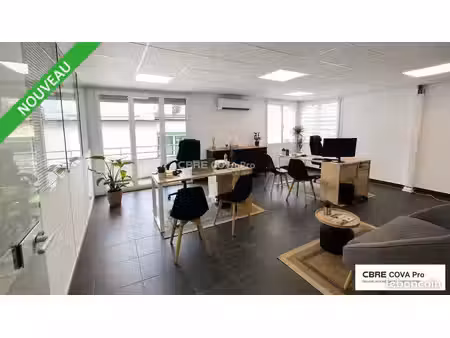 local bureaux 127 m²