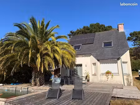 maison avec piscine chauffée proche de la mer