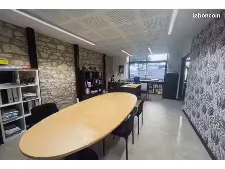? à louer – local professionnel / bureaux de 136 m² idéalement situé à proximité immédiate