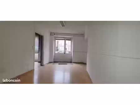 commerce 56 m²