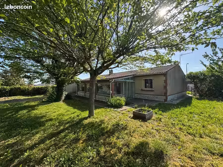 maison de plain-pied – 150 m² – 4 chambres + espaces bureau/chambre – jardin arboré de 800