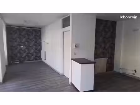 local commercial huelgoat