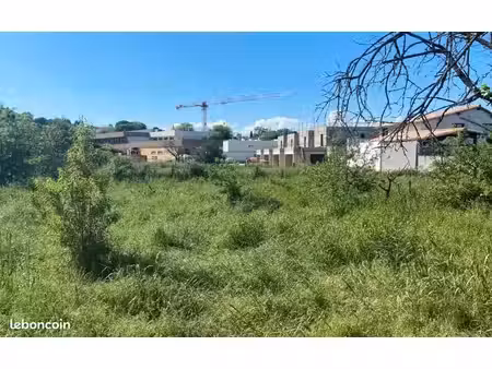 terrain 334 m² maraussan