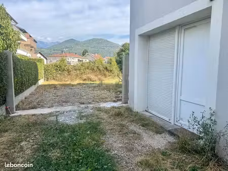 bureau + terrain
