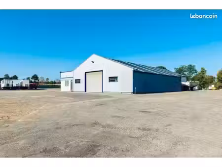 garage / atelier poids lourds avec piste de lavage et nombreux équipements