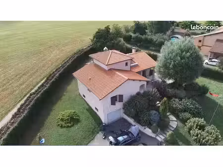 belle maison sur propriété de 2000 m2