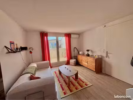 à louer – t2 duplex meublé avec terrasse – pérols centre