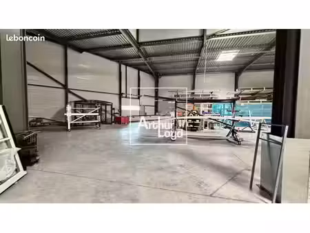 local d'activité 2 820 m²