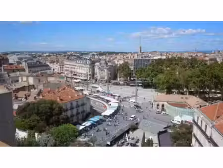 a louer 4 pieces duplex place de la comedie