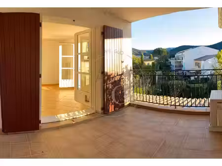 la mole - location annuelle t3 de 51m² . résidence avec piscine