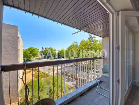 appartement de 100m2 // 3 ch // cave // 1 place parking // a