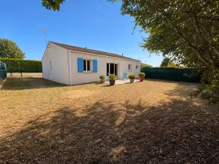 maison familiale trois chambres .