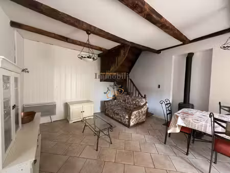 a louer saint sernin  maison de village de type 2 bis meublé