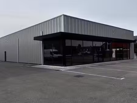 location commerce lons 64140 600m²