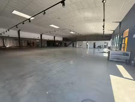 location commerce lons 64140 880m²