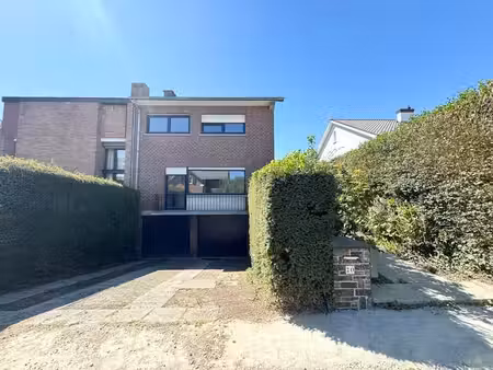 à proximité des grands axes et commerces