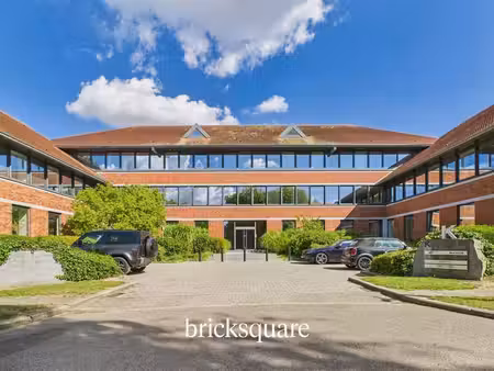 waterloo office park k - belle surface de bureaux aménagée
