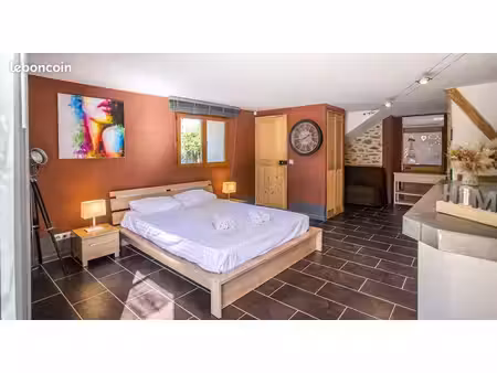 grand studio 42m² en rez de jardin  terrasse  parking  charges comprise