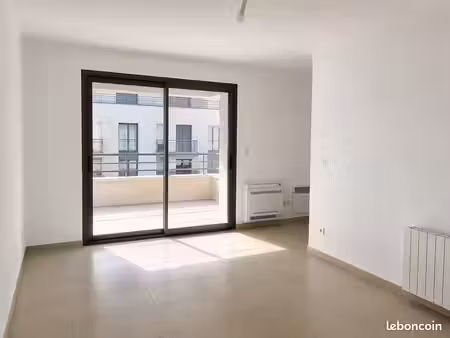appartement t2 avec balcon  climatisation et parking