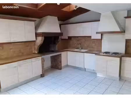maison . 5 piéces . 145m2