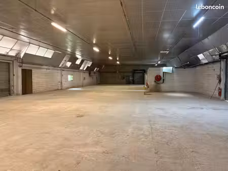 grand entrepôt de 900 m² + 220 m² de bureaux modernes – opportunité rare