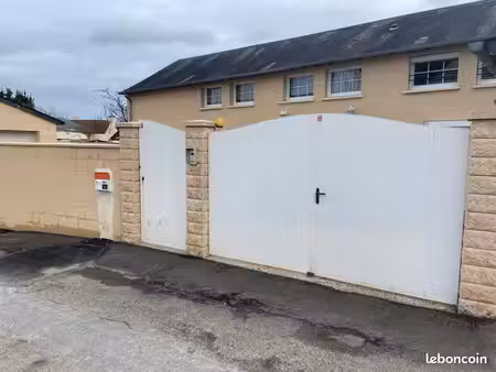 maison mitoyenne 145 m² – 4 chambres – cour 200 m² – garage – la bazoge