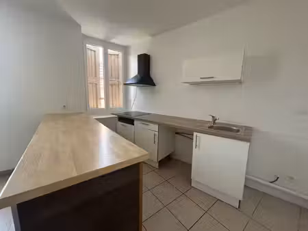 t2 rue pietonne bj 670€ ref. : la2421