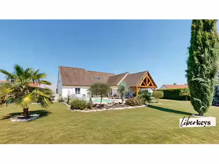 maison d’architecte  piscine et jardin arboré à chaudenay