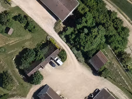 corps de ferme. sans voisin.