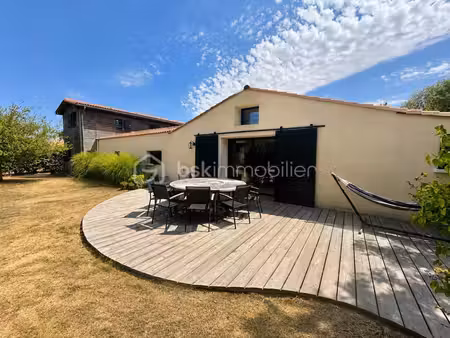 maison familiale de caractère avec 6 chambres et piscine chauffée