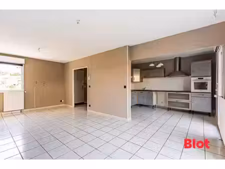 exclusivite - maison avec 3 chambres  jardin et stationnement