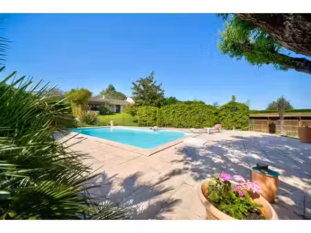 saint-sauveur - maison d'architecte de 214m² sur 2560m² de parc paysagé.
