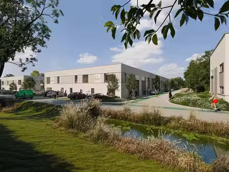unité pme neuve (137 m²) – stratégiquement située entre l...