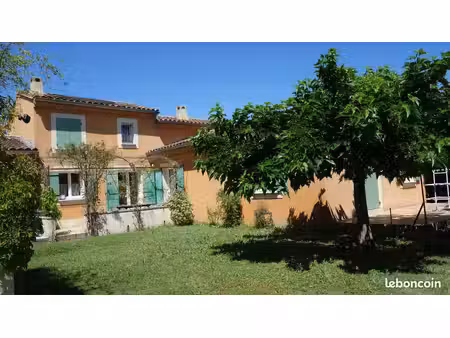 villa avec appartement indépendant  portail sécurisé  entièrement climatisée (daikin) dans