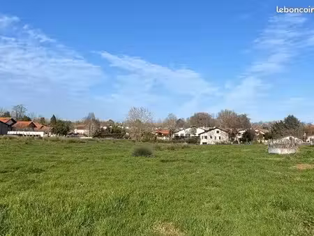 terrain 335 m² urt