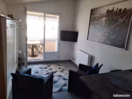 st gilles studio meublé avec garage