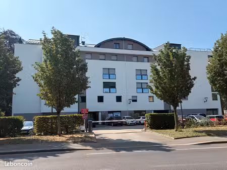 location garage quartier maveria