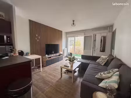appartement t2 de 42m² entierement meuble avec balcon et place de parking