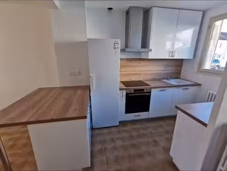 maison disponible meublée état neuf avec garage  cellier et sur sous sol