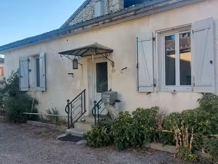 loue maison de village-f3