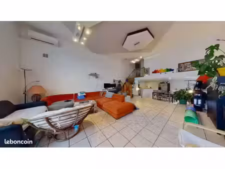 loft meublé 105 m² – 3 chambres – terrasse 25 m² – parking privé