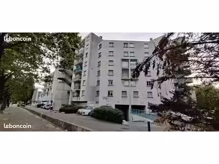 place de parking 17.4 m² - stalingrad/honoré de balzac à grenoble  capuche