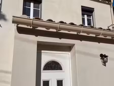 maison individuelle climatisée avec cour