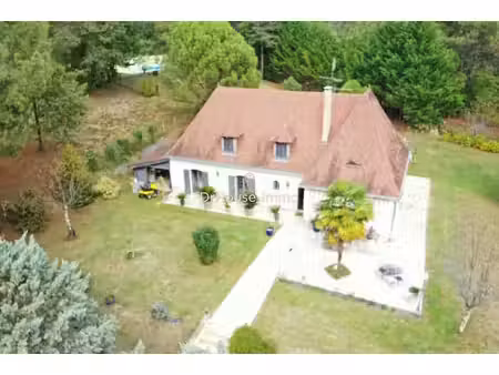 maison 6 chambres avec piscine  garage  sur 19000m2 de terrain