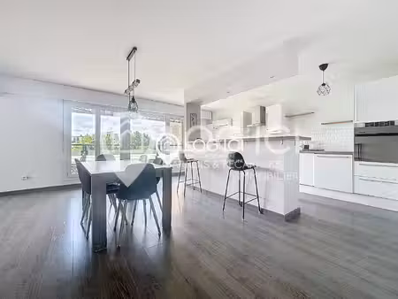 à louer ? superbe appartement meublé avec garage et balcon ?