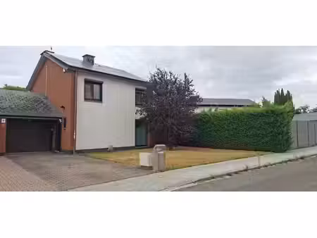 très belle maison 3 façades entièrement rénovée.