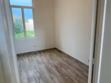 appartement f 2 refait à neuf