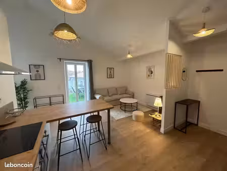 f2 meublé de 43m2 avec terrasse refait à neuf